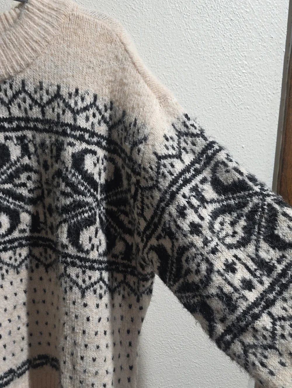 NWT Universal Threads Soft Fuzzy Alpine Sweater